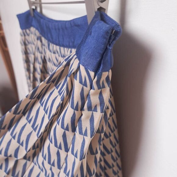 Club Monaco NWT Women's 12 Mini Skirt Cream, Blue Print Pleated Lined Geometric - Picture 4 of 8